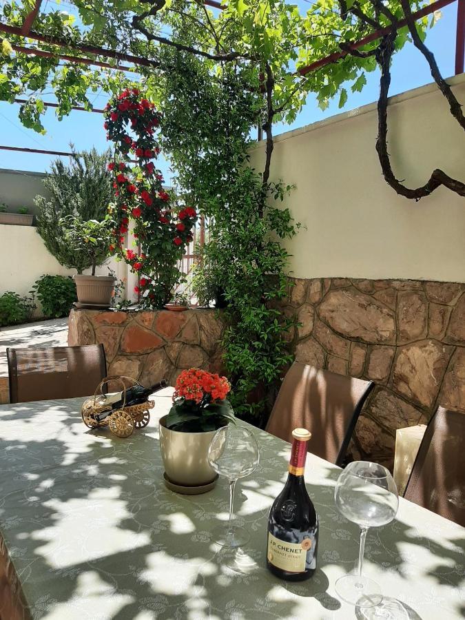 Guest House Ugljevarevic Budva Exterior foto